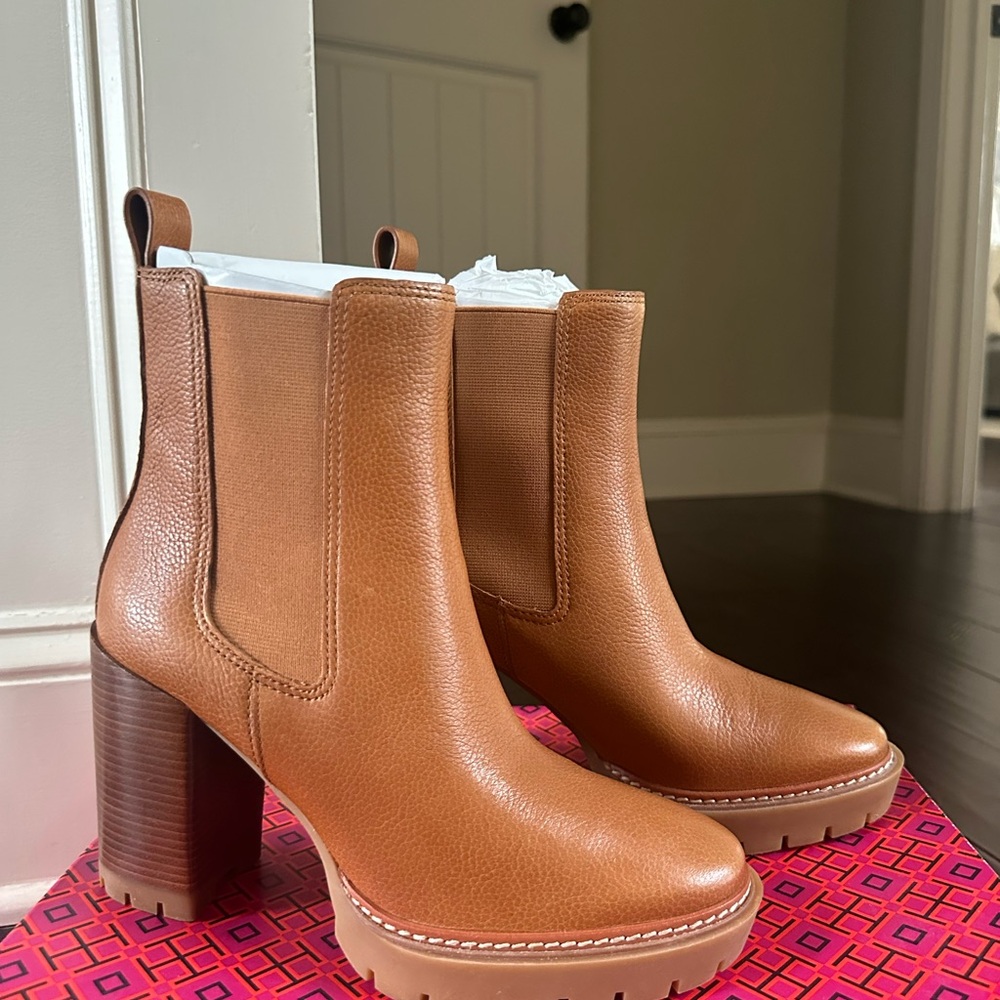Tory Burch Carson Lug Sole Boots Size 8 - Picture 2 of 7